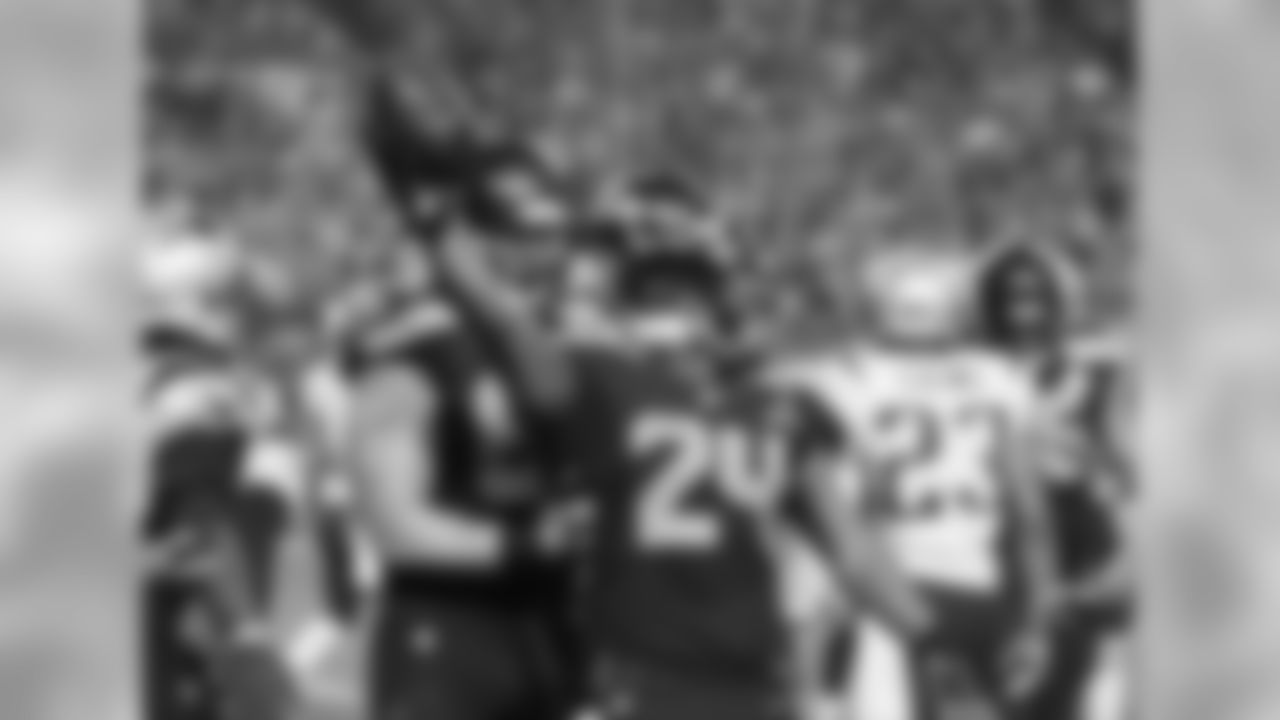 Seahawks RB Marshawn Lynch celebrates his touchdown