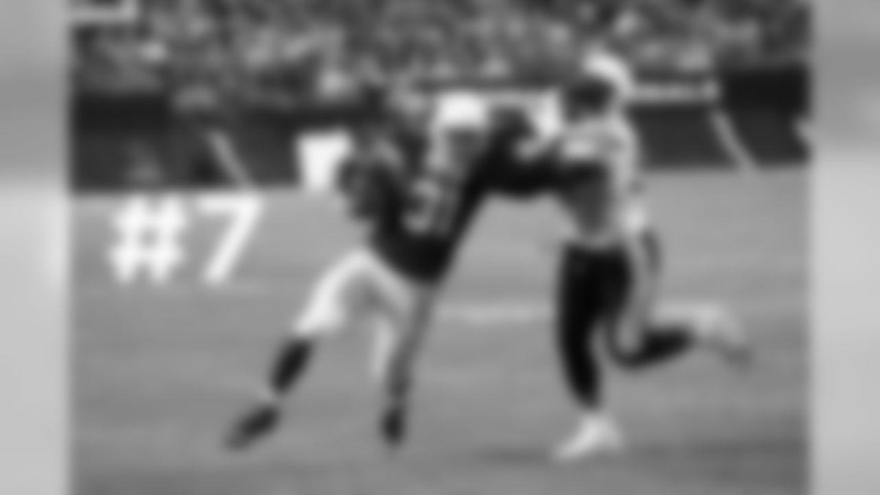 RB David Johnson delivers a stiff-arm