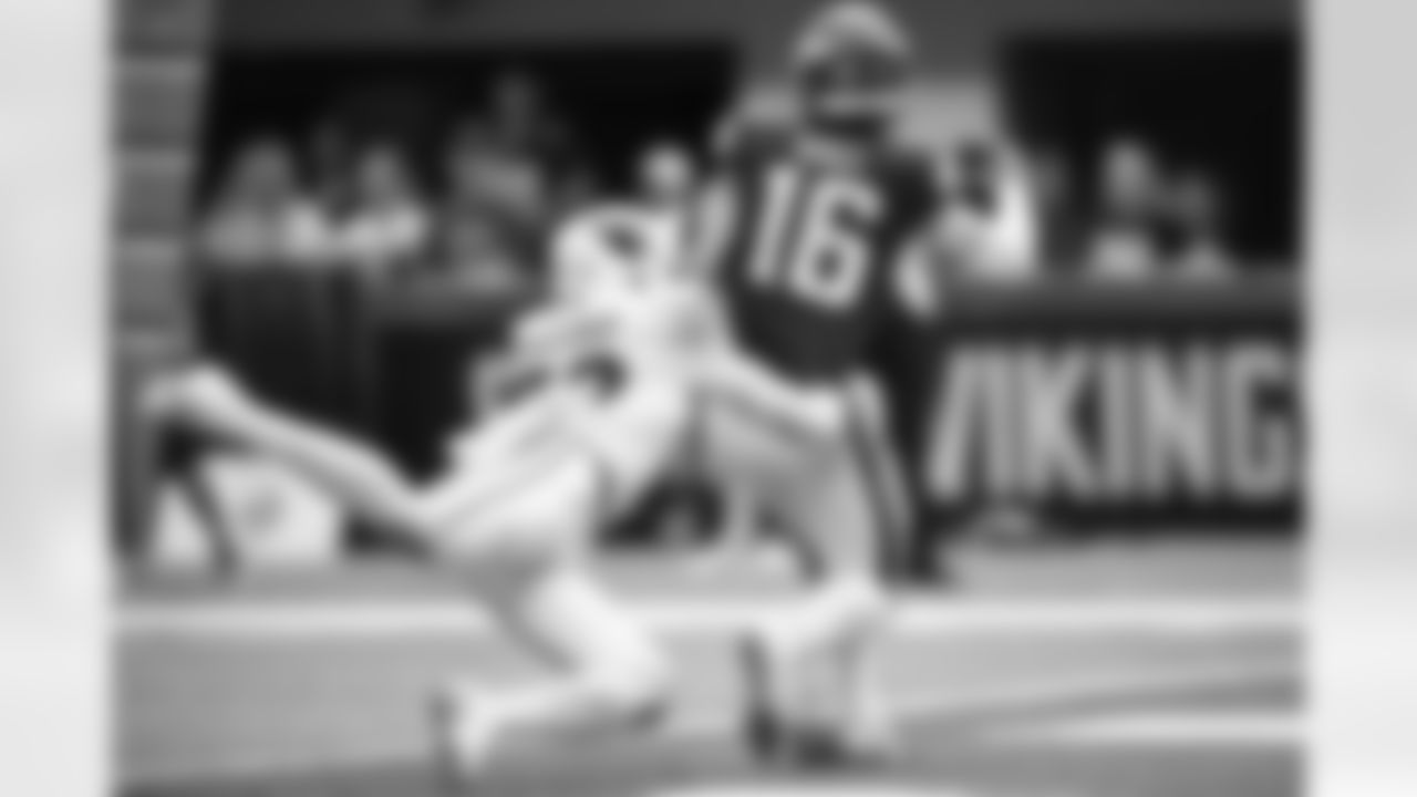 Arizona Cardinals linebacker Zach McCloud (53) during the 2023 preseason game between the Arizona Cardinals and the Minnesota Vikings on Saturday, Aug 26, 2023 in Minneapolis, MN.