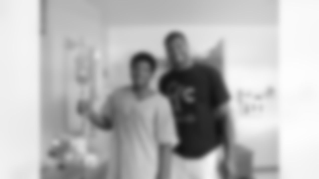 DE Calais Campbell with a patient at Phoenix Children's Hospital