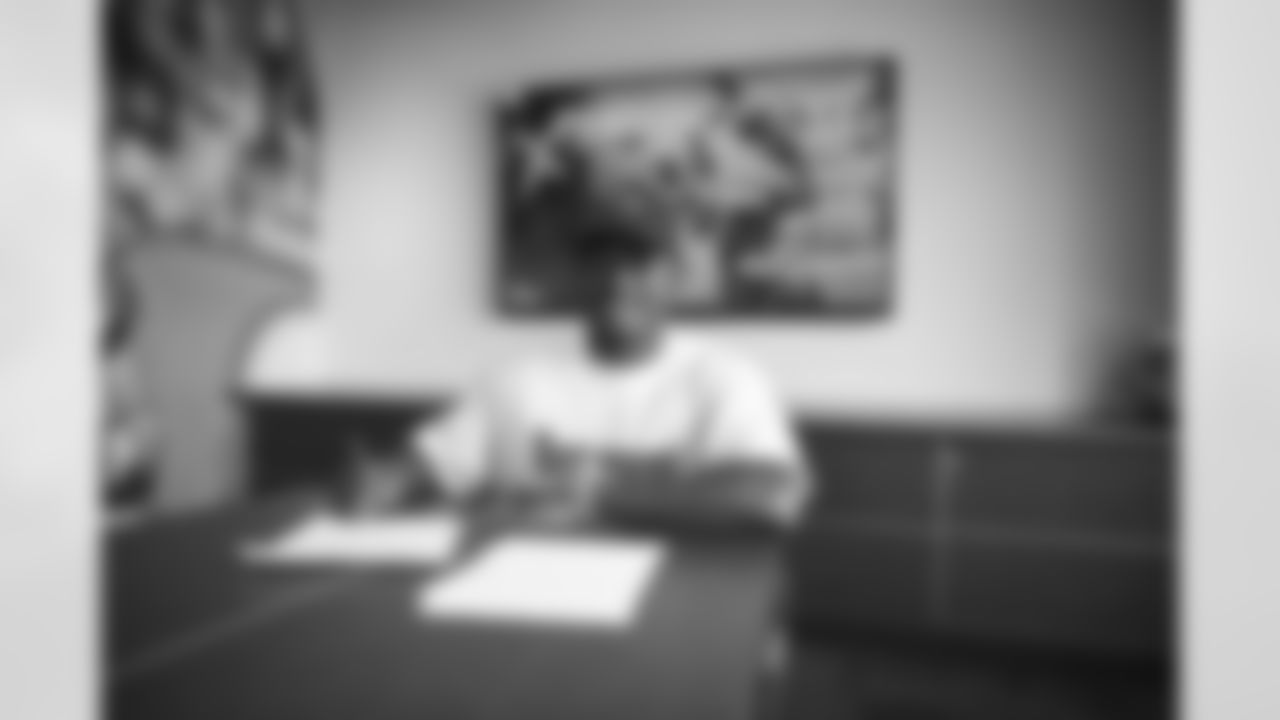 Cornerback Rashad Fenton signs a contract with the Arizona Cardinals at the Dignity Health Training Facility on Thursday, March 30, 2023.