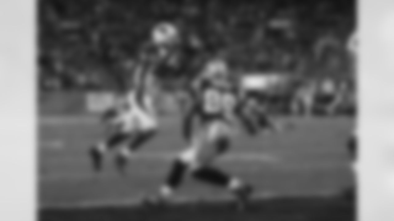 Dominique Rodgers-Cromartie intercepts a pass in 2009