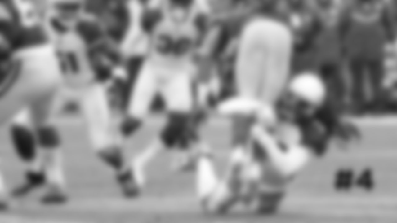 4. S Tre Boston wraps up Packers running back Aaron Jones