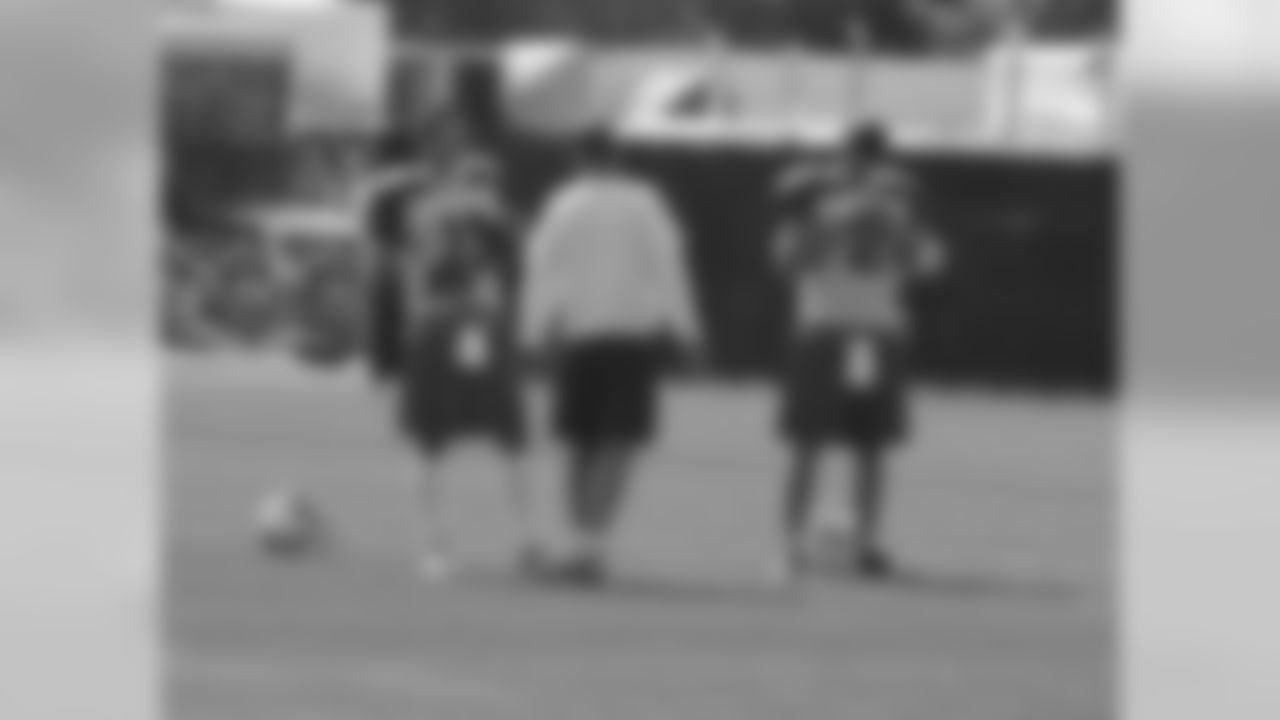 Kurt Warner gets ready