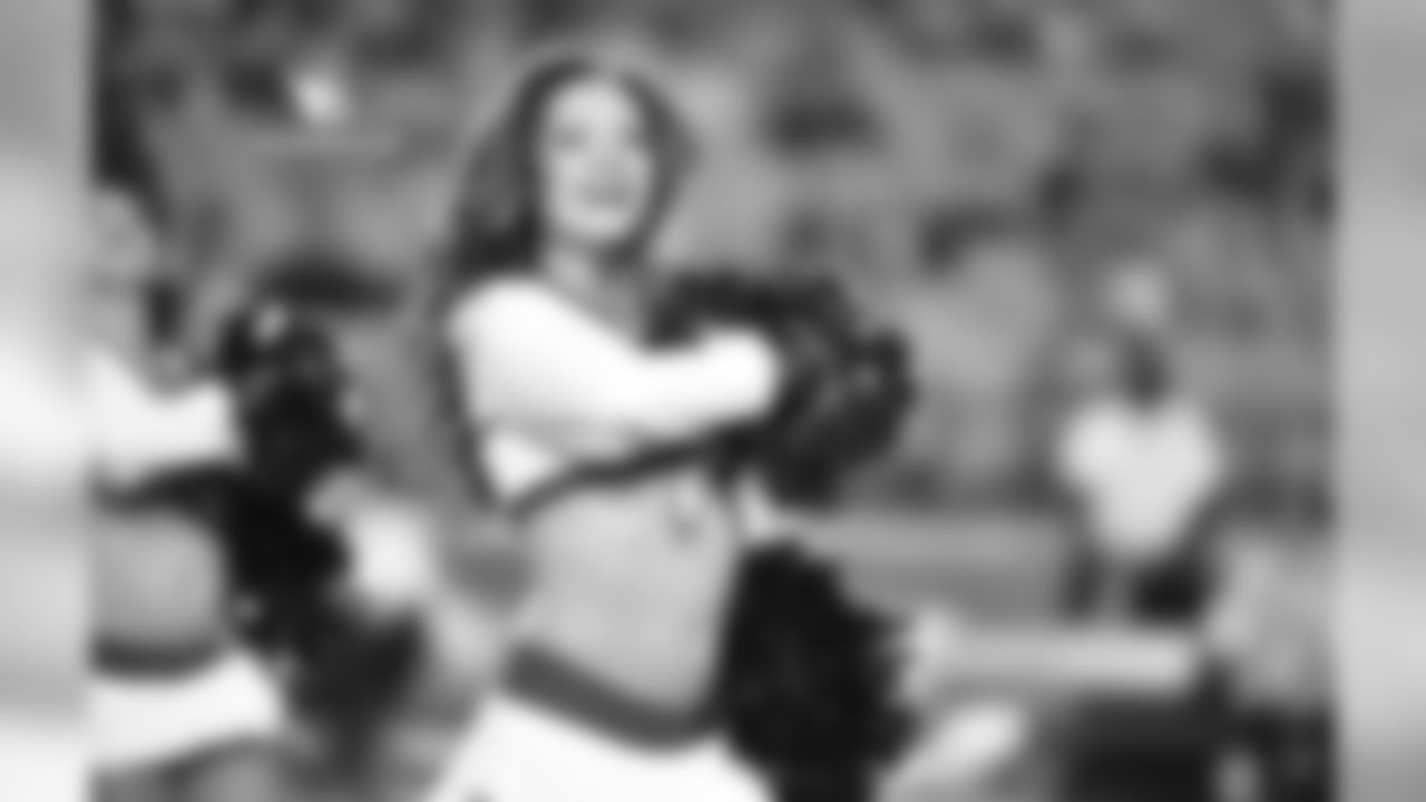 CheerBroncos16