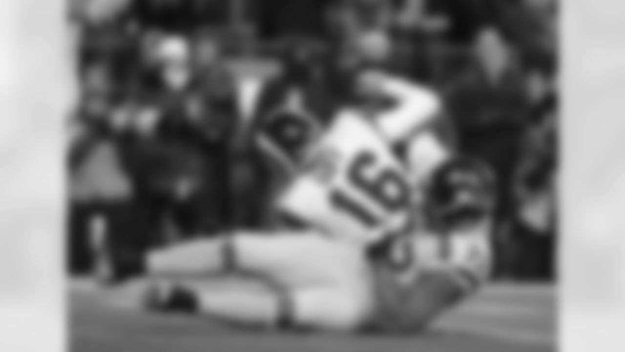 DE Michael Bennett