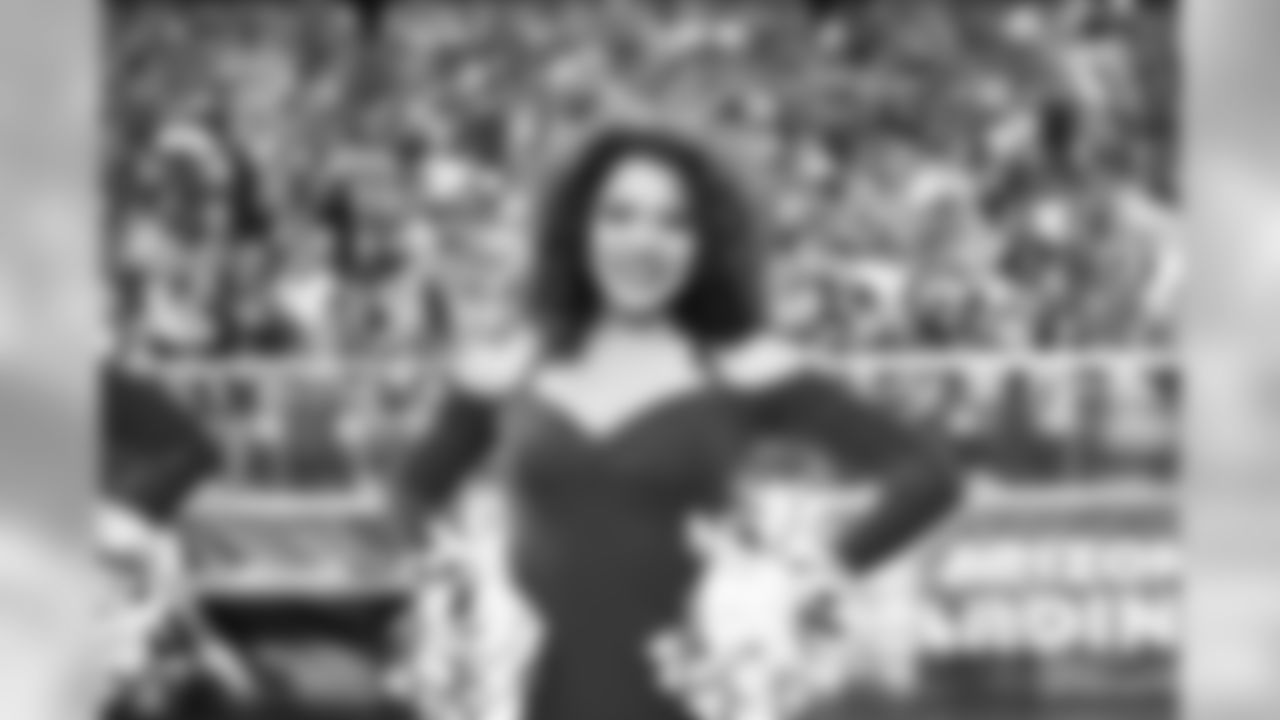 Images of the Cardinals cheerleaders during the Week 15 contest at State Farm Stadium