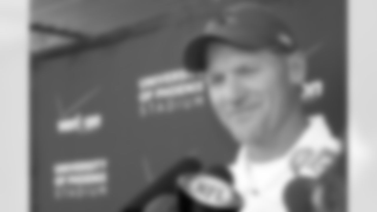 Coach Whisenhunt speaks to media