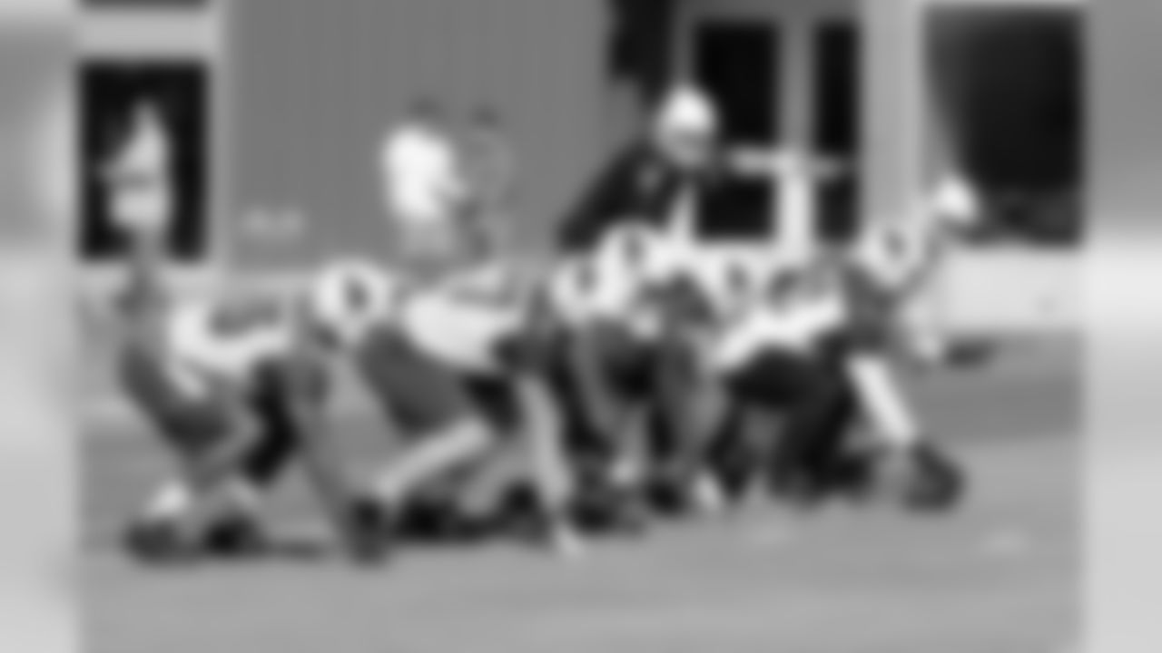 QB Carson Palmer signals before the snap