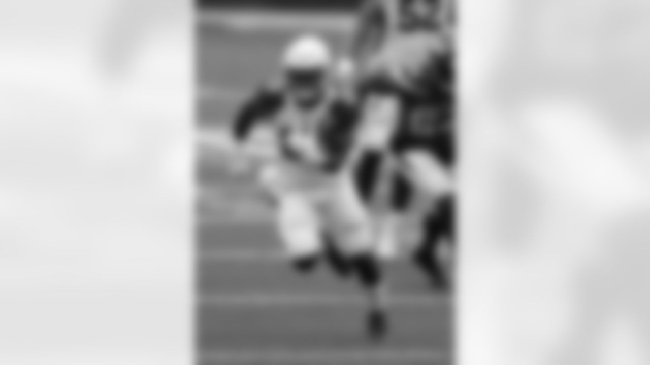 Arizona Cardinals running back Chase Edmonds (29) rushes against the New York Jets during an NFL football game, Sunday, Oct. 11, 2020, in East Rutherford, N.J.