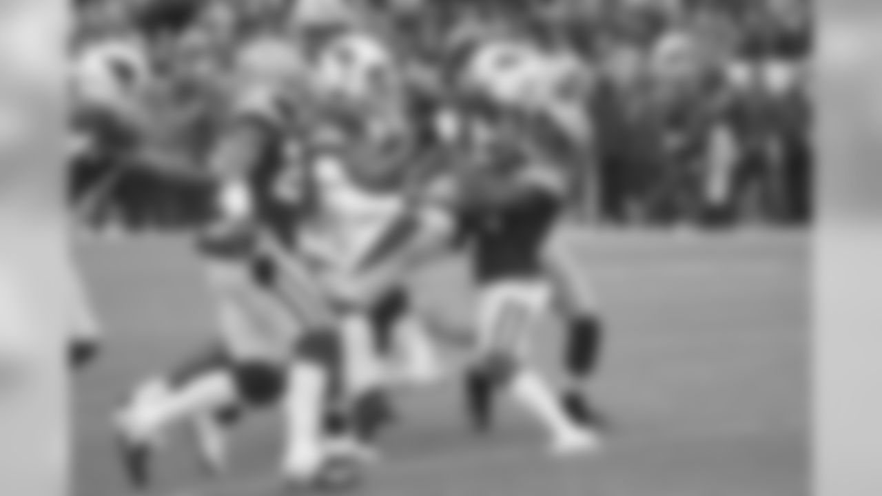 RB Chase Edmonds fights for extra yards