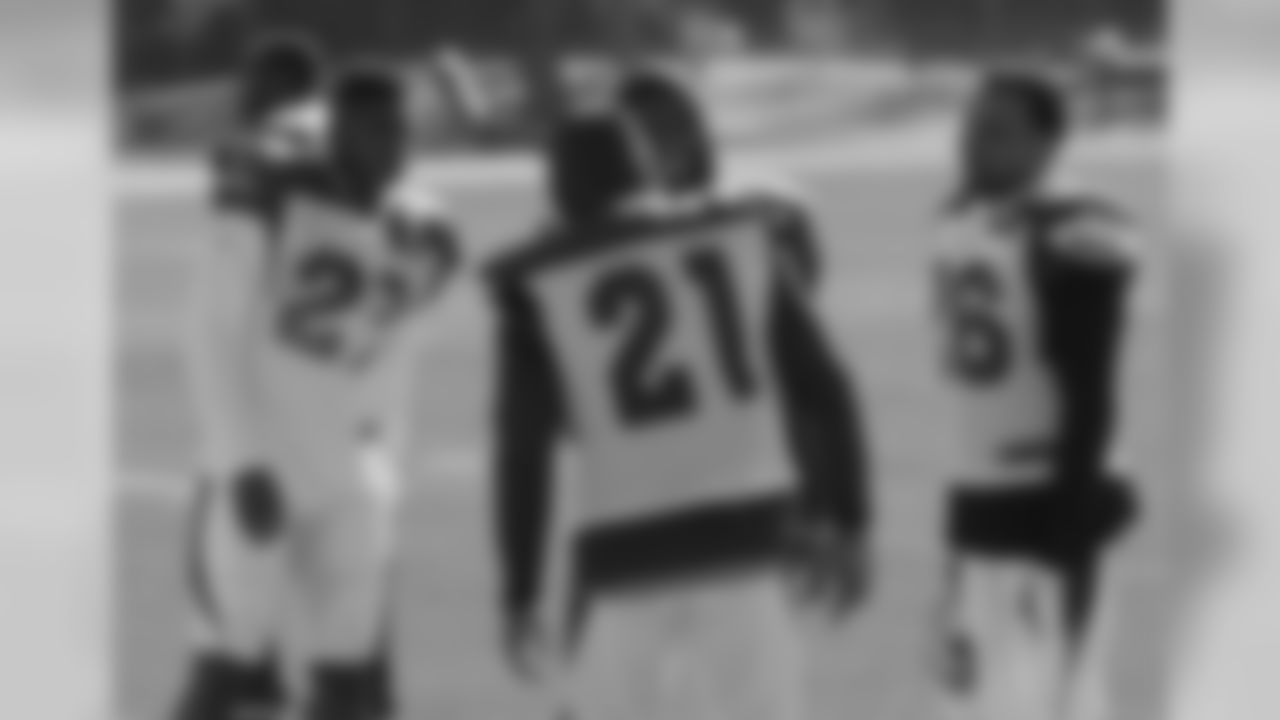 The defensive backs prepare for practice