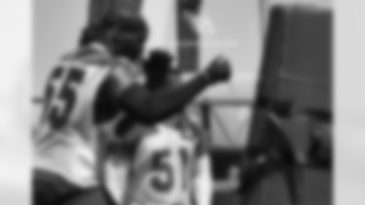 DE Chandler Jones