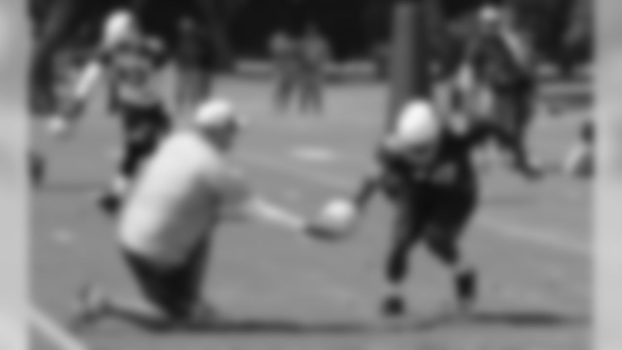 RB Damien Thigpen tries his punt block skills