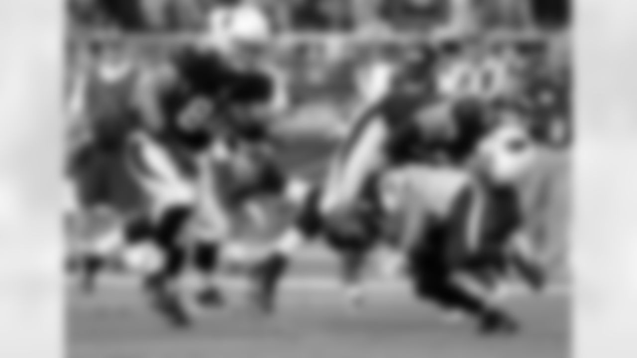 G Daryn Colledge blocks Texans S Shiloh Keo.