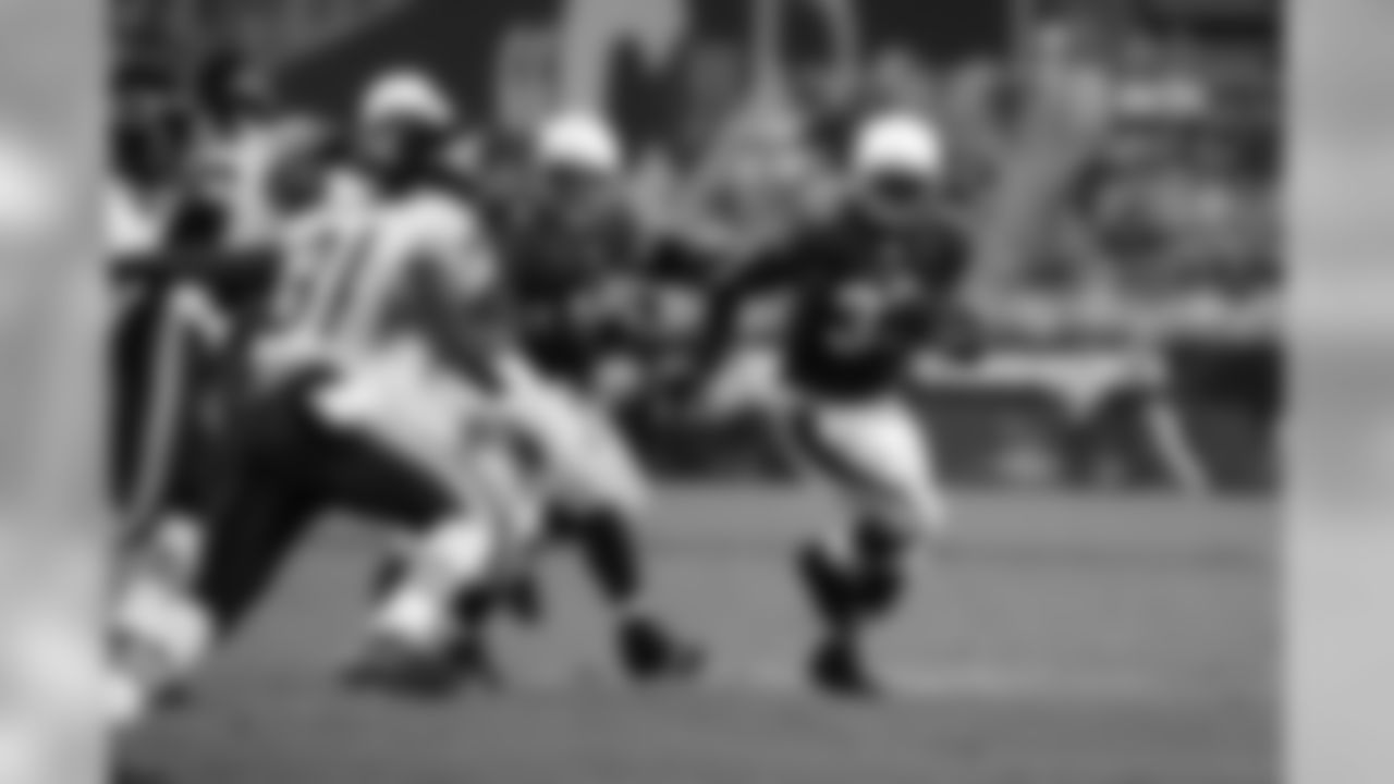 2006: RB Edgerrin James runs the ball