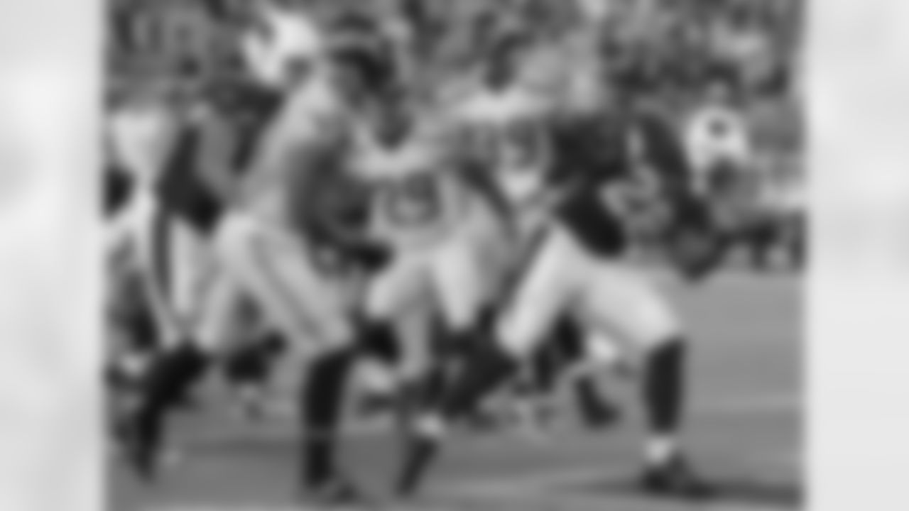 Mendenhall reaches the end zone