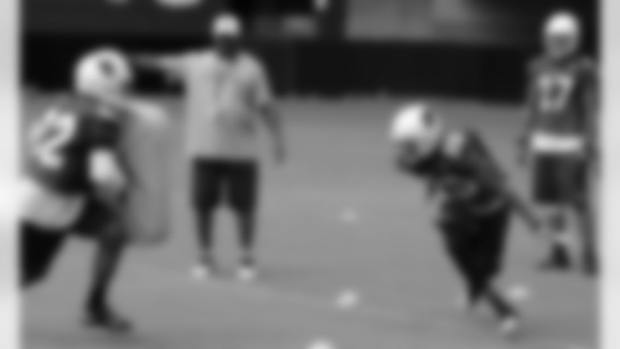 CB Antoine Cason practices tackling