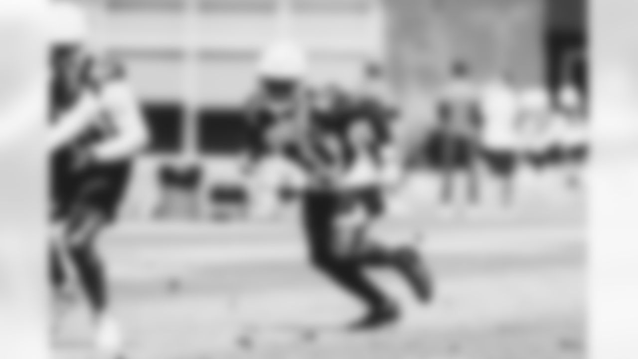 CB Tae Hayes