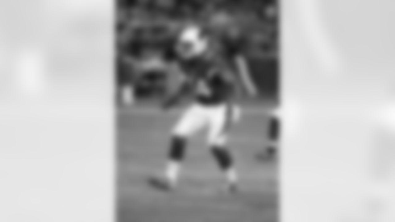 LB Kenny Demens