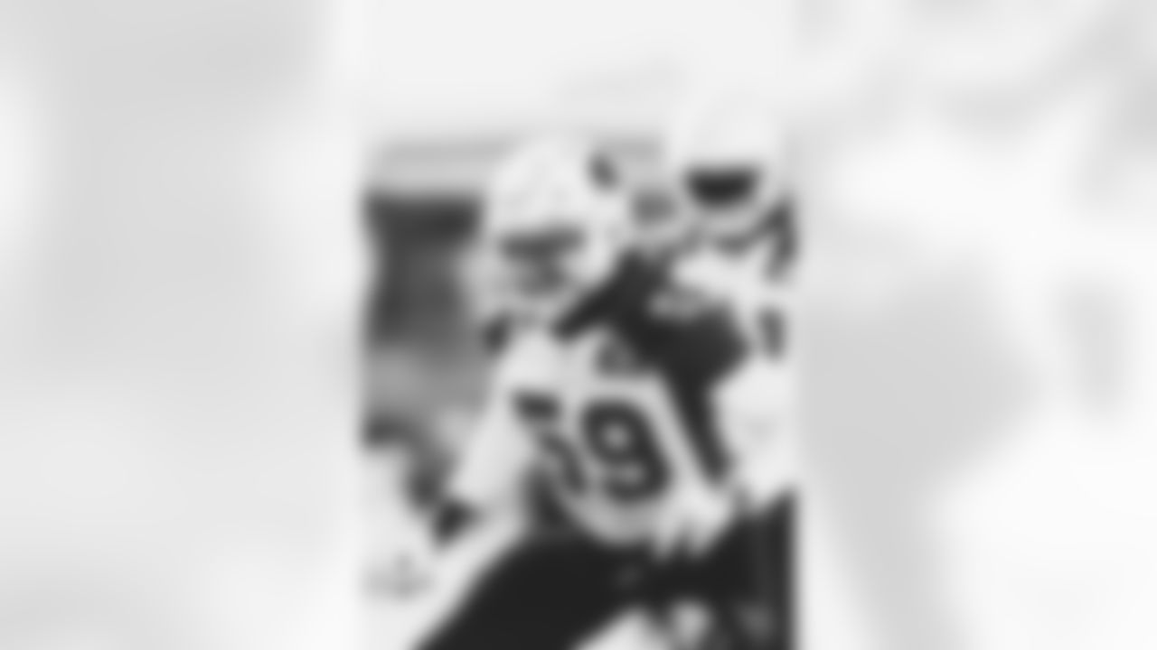 LB De'Vondre Campbell