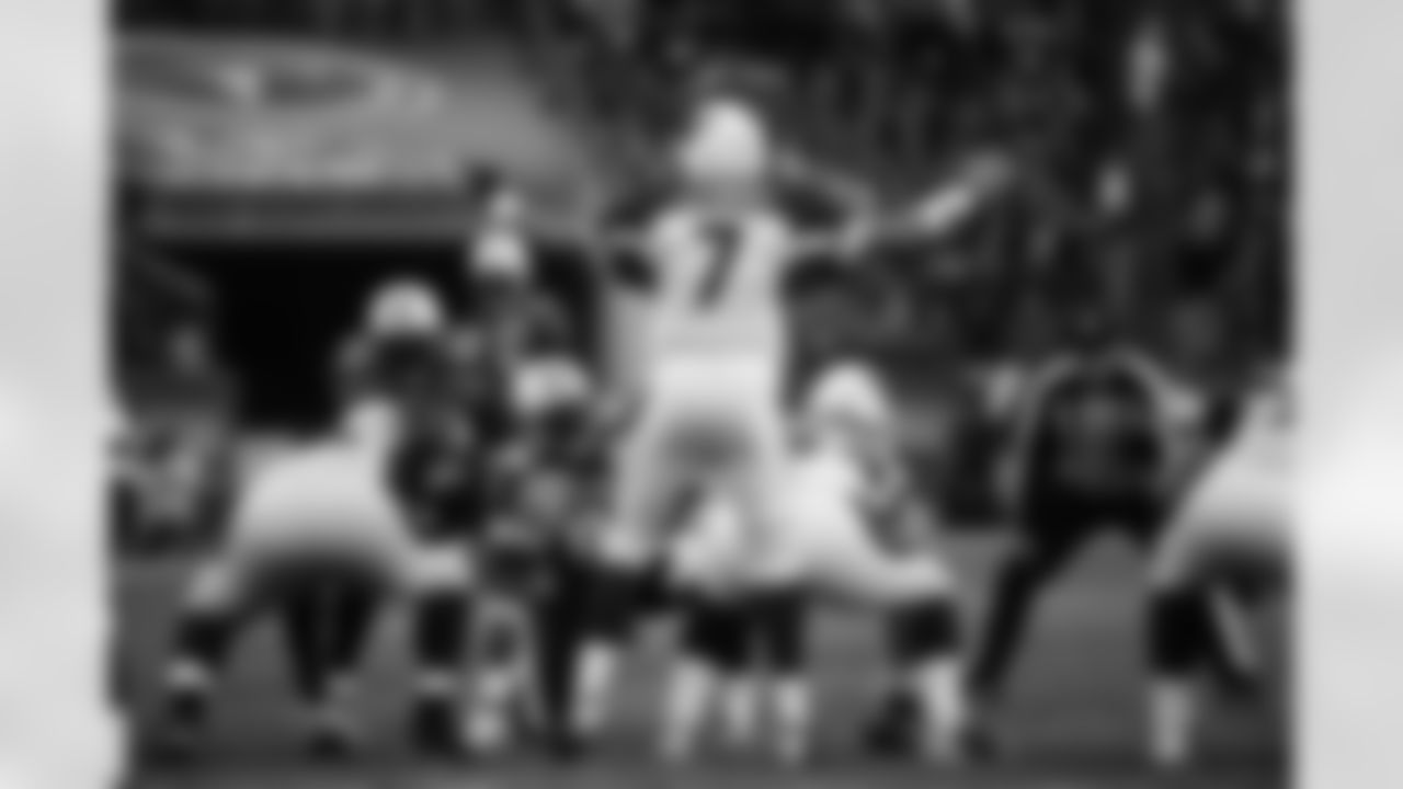2009: QB Matt Leinart at the line of scrimmage