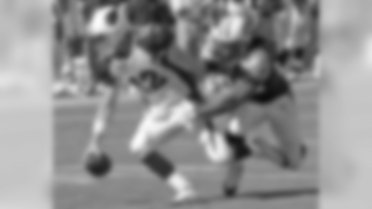 2005: QB Josh McCown attempts to elude Lamont Thompson