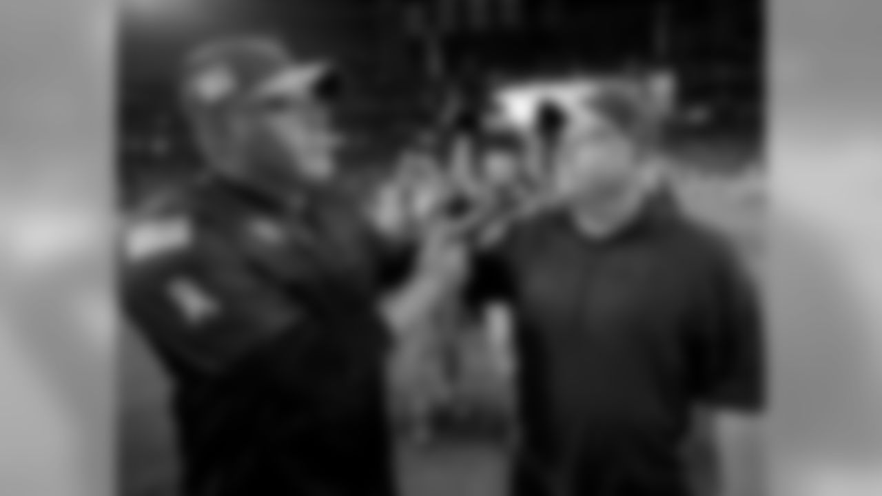 Cardinals head coach Bruce Arians (left) with 49ers head coach Chip Kelly (right)