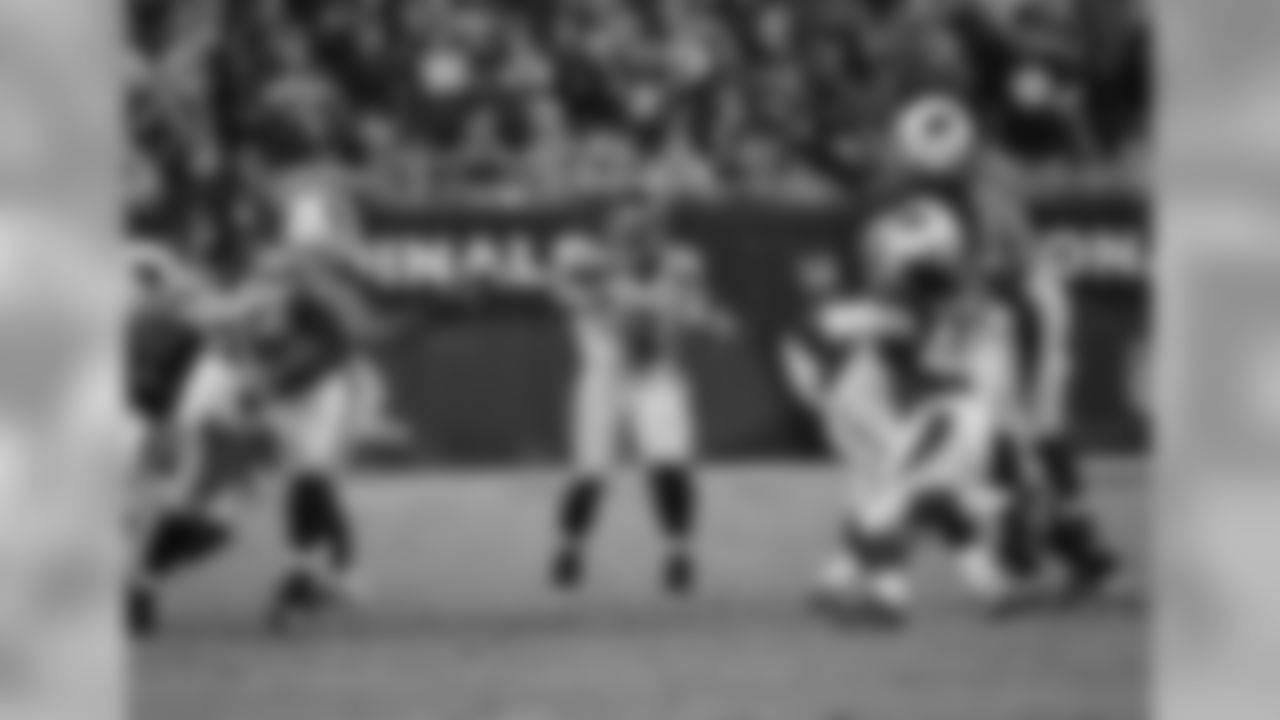QB Russell Wilson finds a window in the Cardinals defense