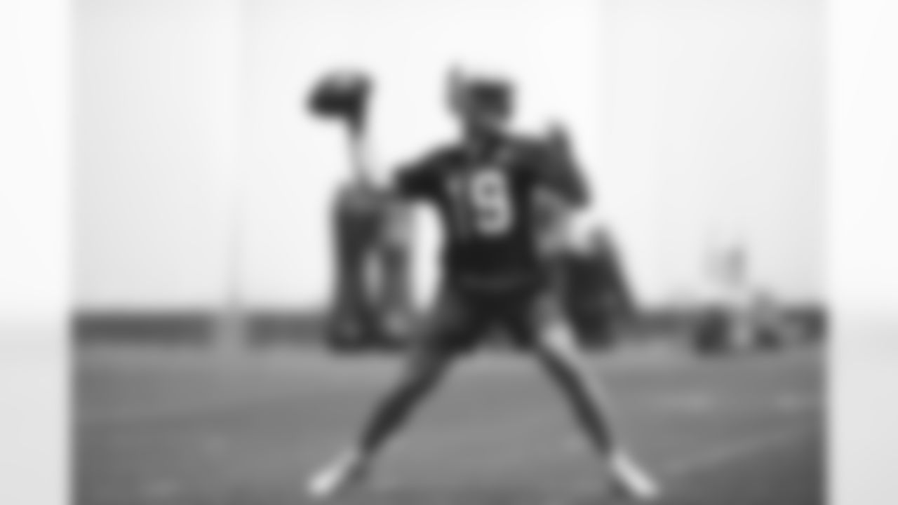 Arizona Cardinals quarterback Trace McSorley (19) practices during Week 1 of the OTA offseason program on Monday, May 23, 2022 in Tempe, AZ.