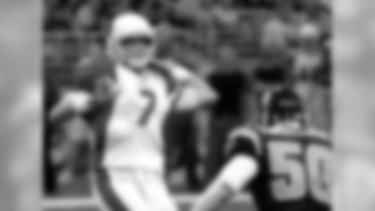2006: Cardinals QB Matt Leinart delivers a pass