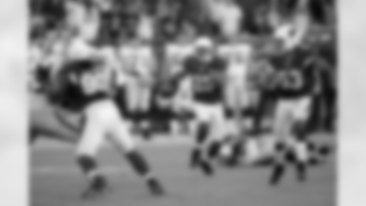 S Kerry Rhodes with an interception