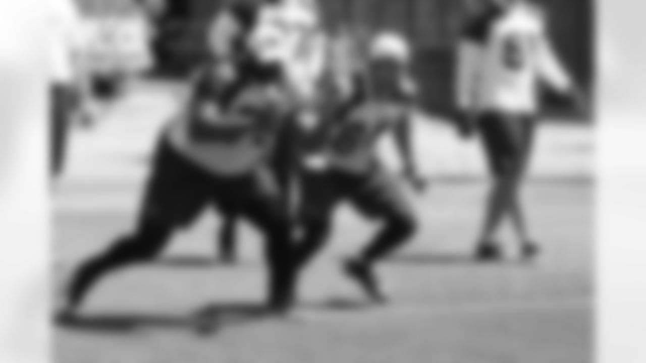 T Levi Brown and TE Rob Housler