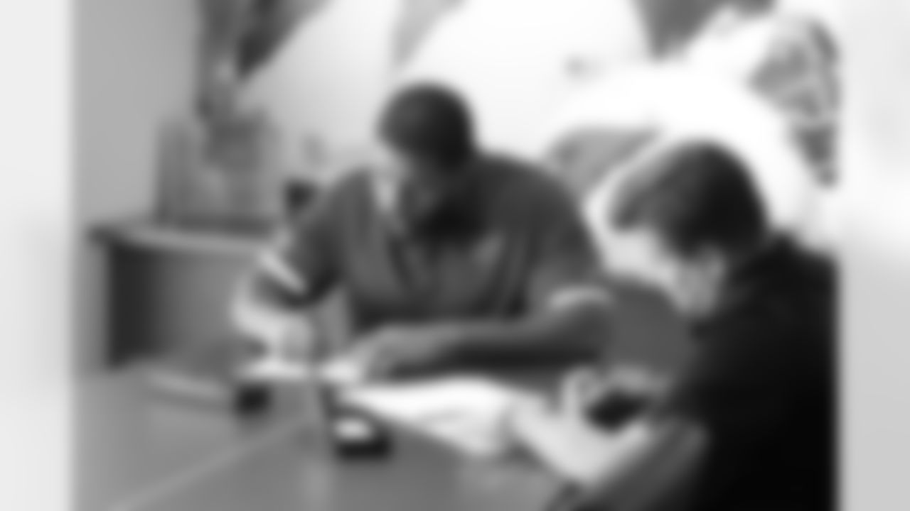 Fourth-round pick G Dorian Johnson signs his contract