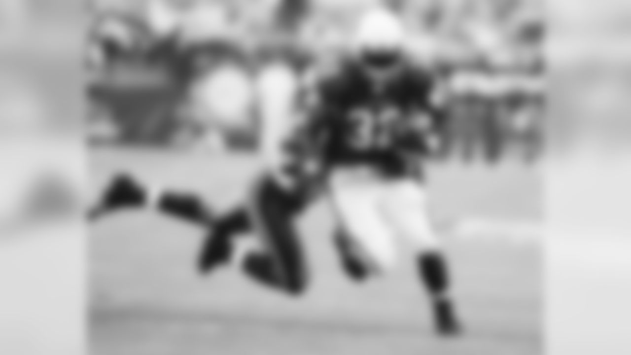 RB Edgerrin James shakes a tackle against the Eagles