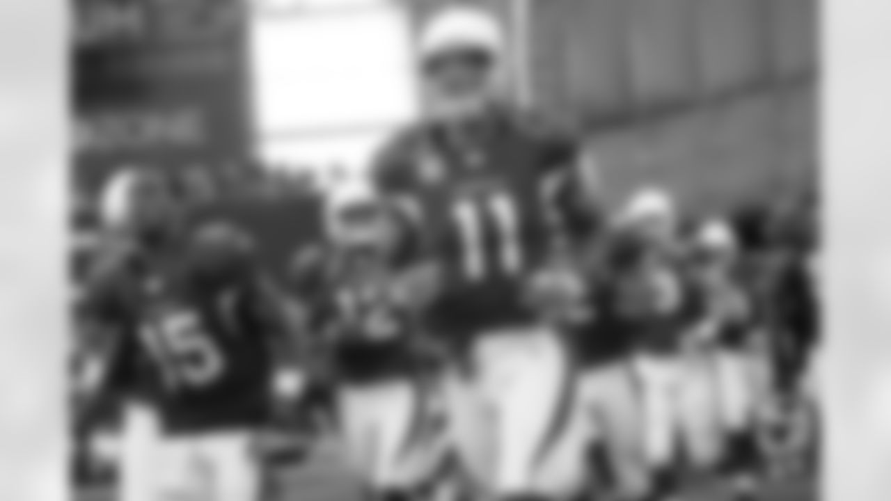 Larry Fitzgerald leading his teammates
