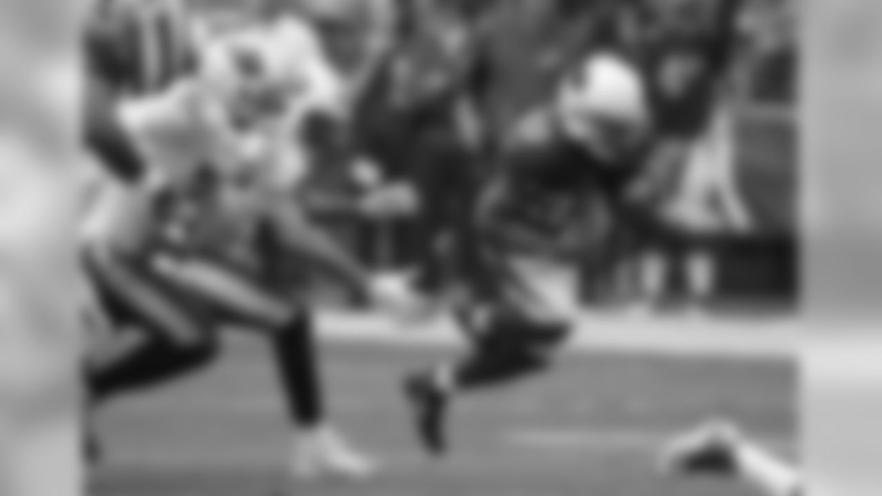 Cardinals RB Kerwynn Williams breaks free