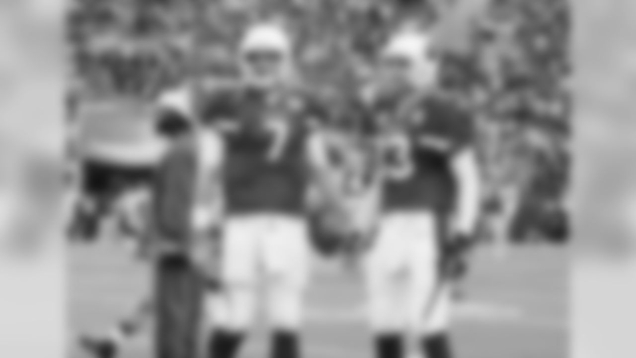 Warner (right) with QB Matt Leinart