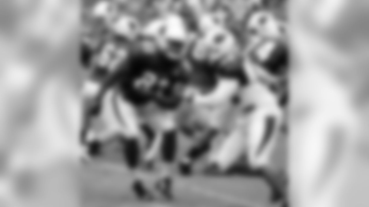 TE Gerald Christian takes on LB LaMarr Woodley