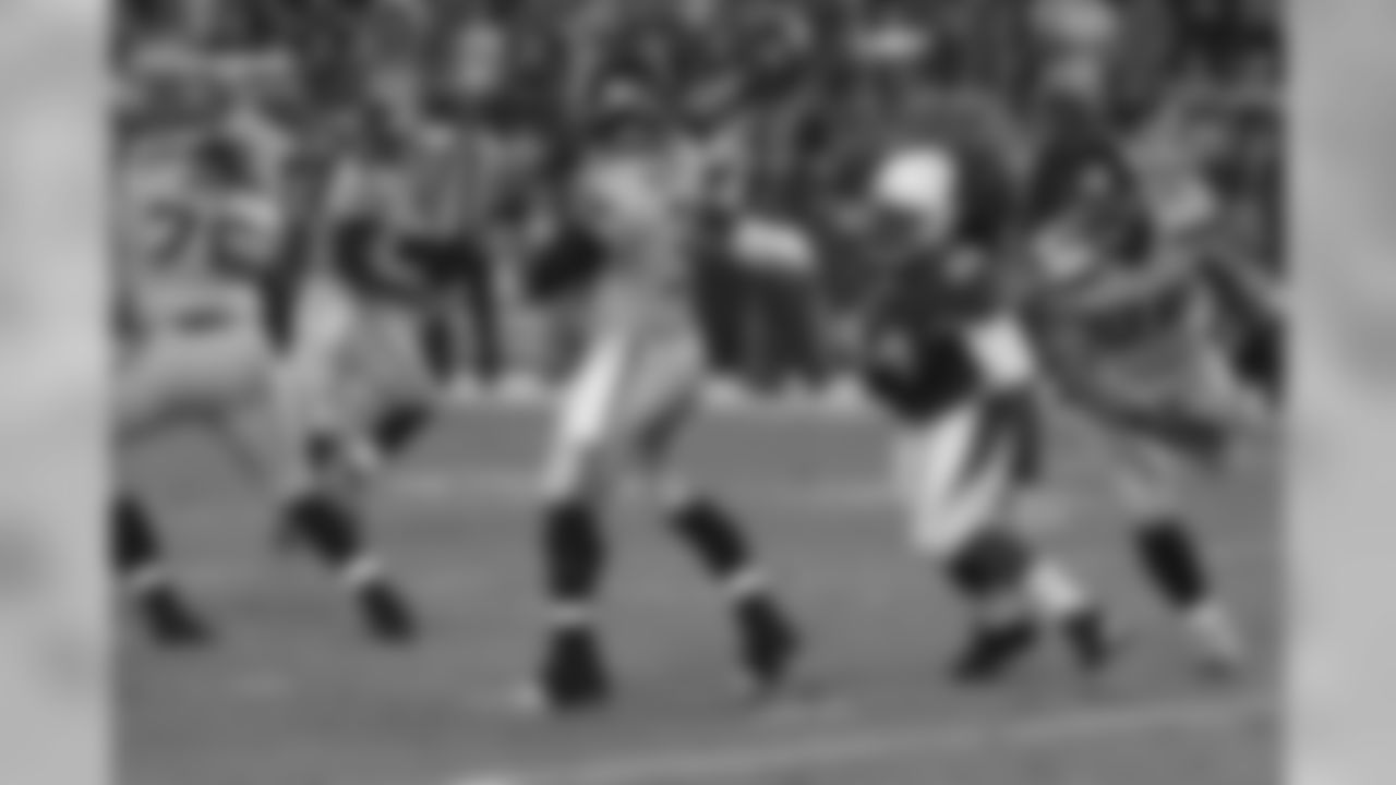 LB Markus Golden puts pressure on Seahawks QB Russell Wison