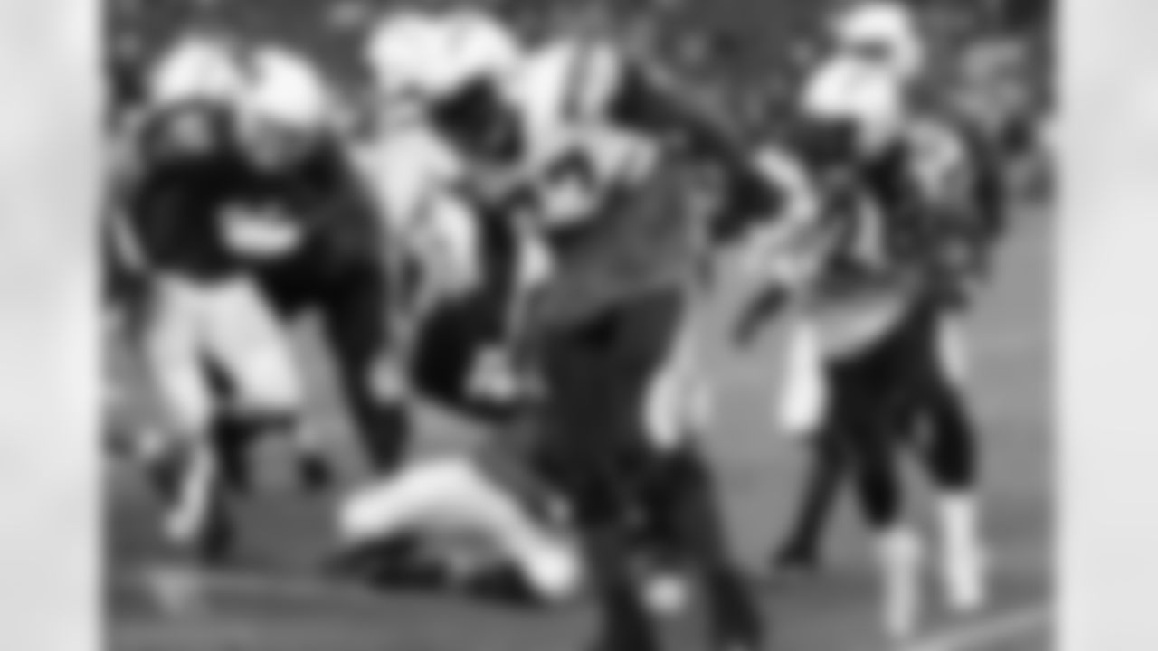 Chargers RB Melvin Gordon looks for room to run