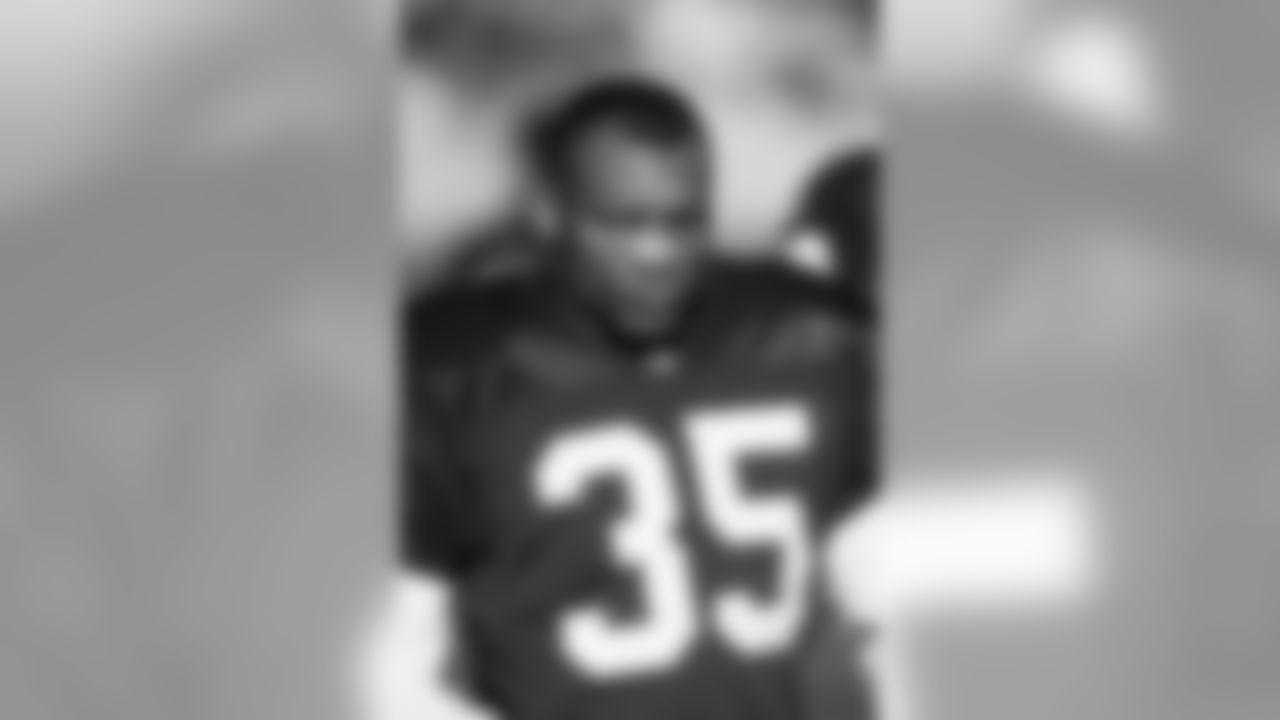 Aeneas Williams takes a break in a game against the Redskins in 1996.