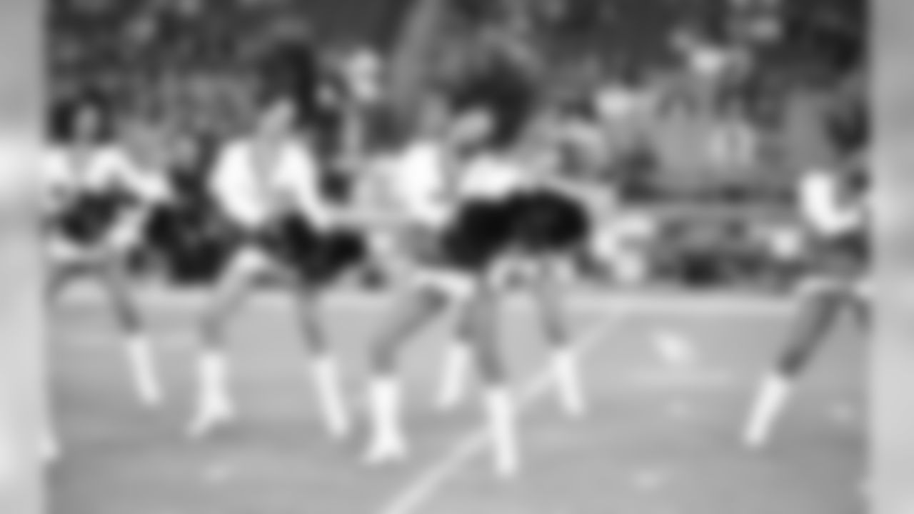 CheerBroncos4