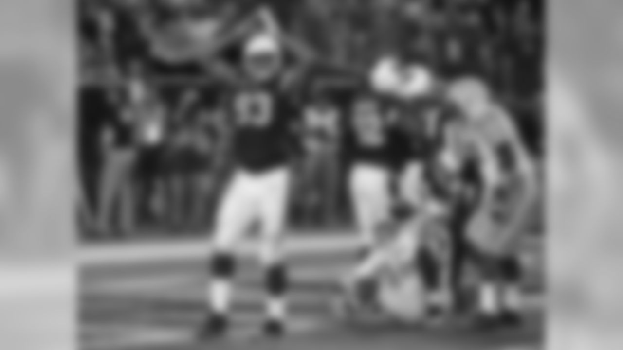 Arizona Cardinals defensive end Calais Campbell (93) signals safety after a sack in the end zone against the Green Bay Packers during the second half of an NFL football game, Sunday, Dec. 27, 2015, in Glendale, Ariz.