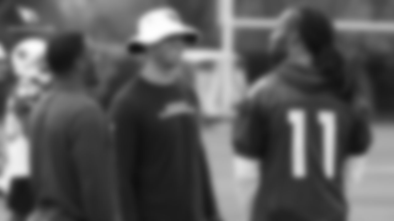 Coach Kliff Kingsbury (middle) and WR Larry Fitzgerald share a laugh