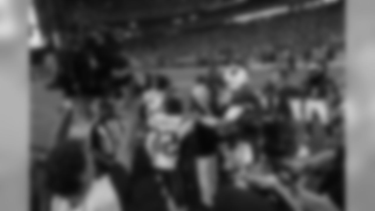 QB Carson Palmer shakes hands with U.S. Senator John McCain