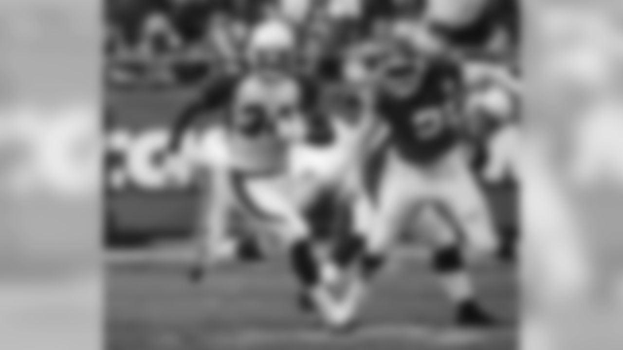 2010: RB Tim Hightower looks for running room