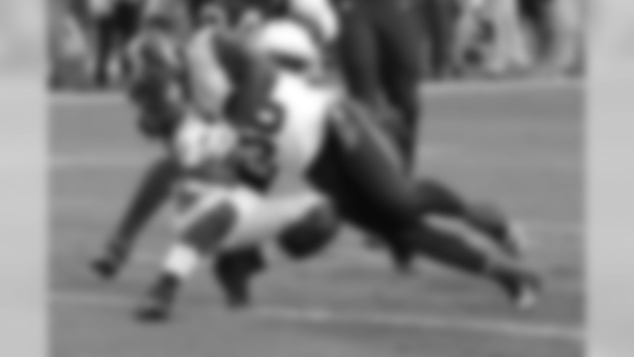 Rams RB Benny Cunningham runs for a score