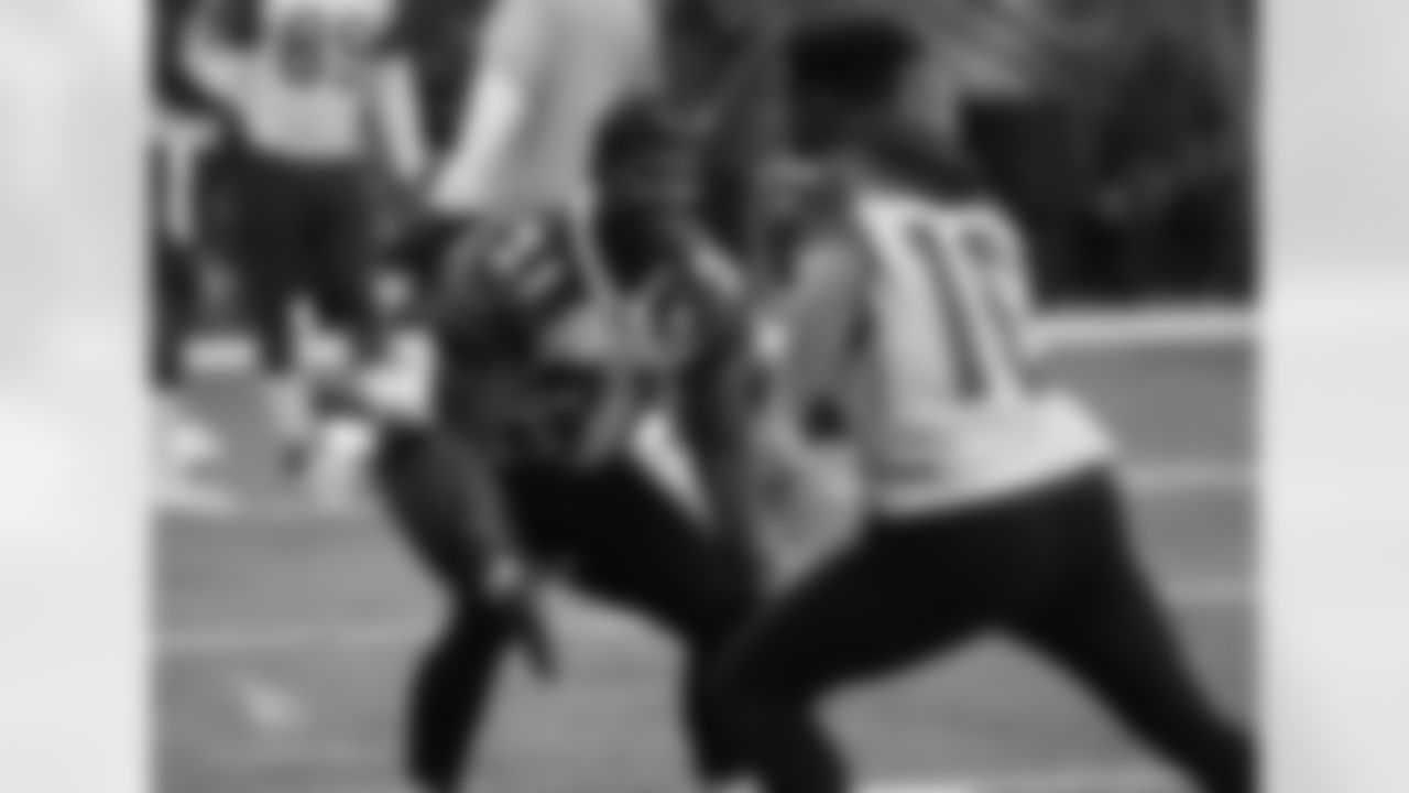 RB David Johnson (left) pretending to cover WR Brittan Golden