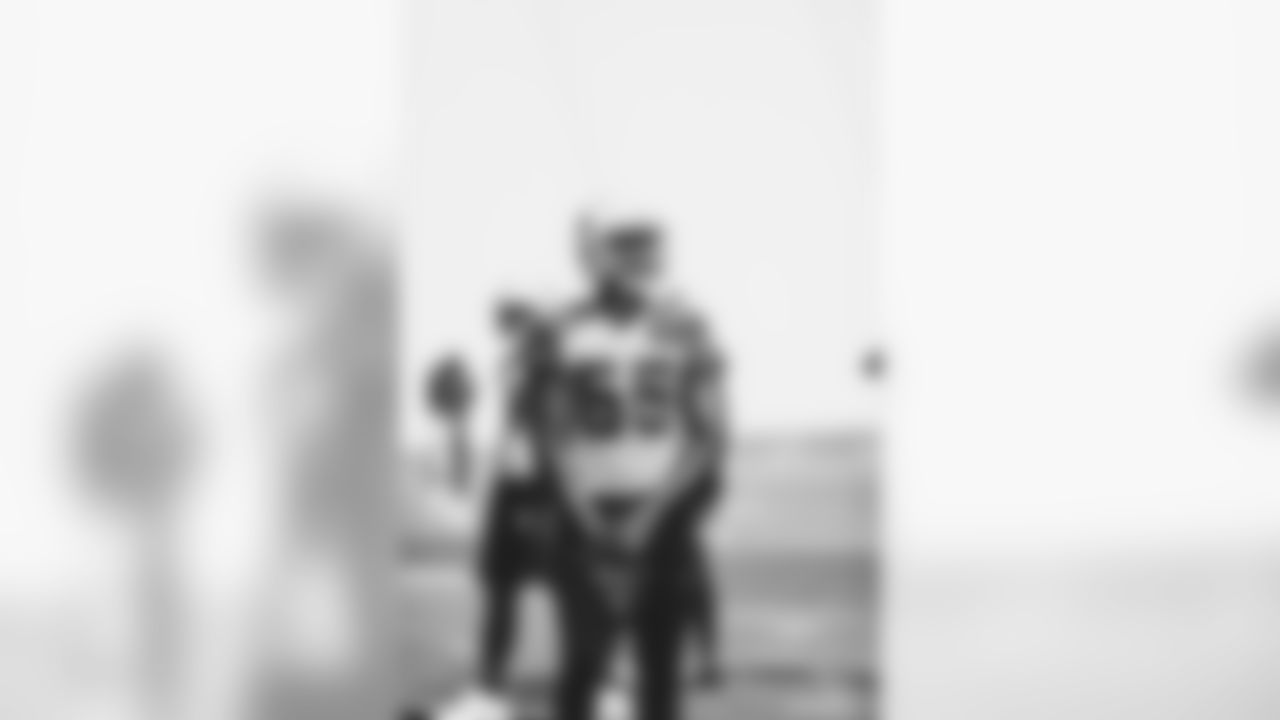 OLB Chandler Jones